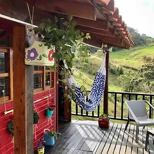 https://la-casita-roja.colombiamedellinhotels.com